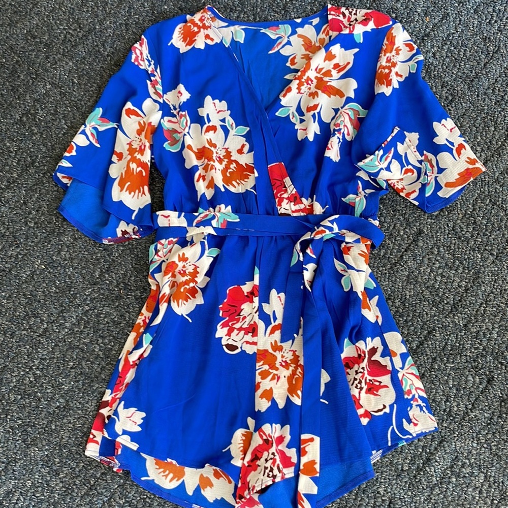 New Floral Romper with belt - Picture 4 of 5